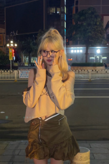 女生穿校服上厕所